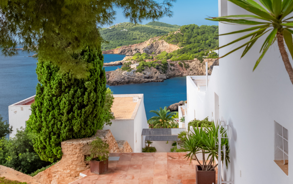 To book simply call 0800 009 6688